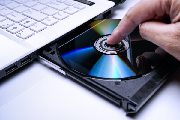 Putting a dvd in to a writer to get copied